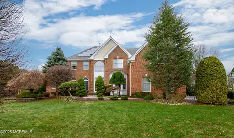 10 Austen Ct, Marlboro, NJ 07746