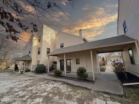 804 Ivy Ct, Jackson, NJ 08527