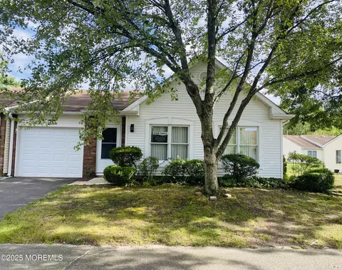 71 Jean St, Lakewood, NJ 08701