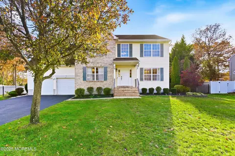 17 Nate Ln, Howell, NJ 07731