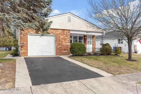18 La Terraza Dr, Toms River, NJ 08757