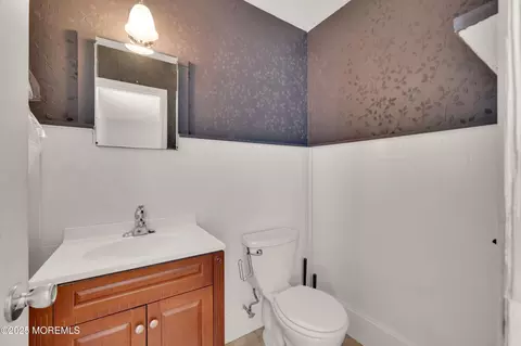 Bath - 920 Ridge Rd, Brick, NJ 08724 photo 1 of 2
