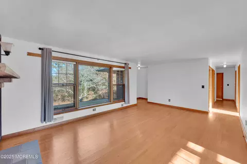 Living - 920 Ridge Rd, Brick, NJ 08724 photo 2 of 6