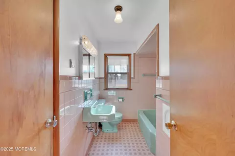 Bath - 920 Ridge Rd, Brick, NJ 08724 photo 2 of 2