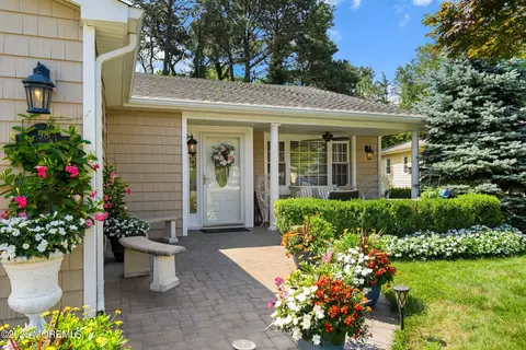 98 Yorkwood Dr, Brick, NJ 08723