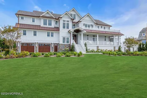 1581 Ocean Ave, Mantoloking, NJ 08738