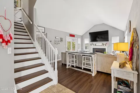 Entry Way - 12 Crest Rd, Jackson, NJ 08527 photo 4 of 4
