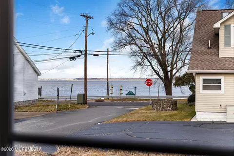 104 Roosevelt Ave, Laurence Harbor, NJ 08879