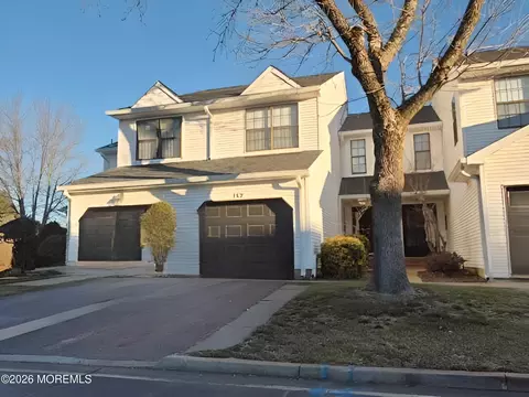 152 Chestnut Way #15-2, Manalapan, NJ 07726
