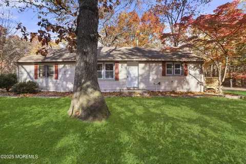 31 Rappleyea Rd, Howell, NJ 07731