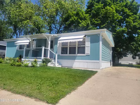 131 Douglas Dr, Jackson, NJ 08527