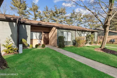 212 Covered Bridge Blvd #D, Manalapan, NJ 07726