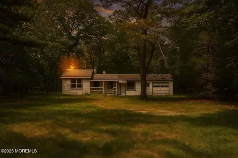 5 Porter Rd, Howell, NJ 07731