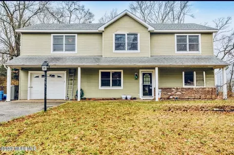 510 Conifer Dr, Forked River, NJ 08731