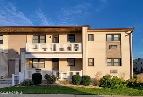 81 Wharfside Dr, Monmouth Beach, NJ 07750
