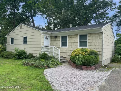 501 Bismarck St, Toms River, NJ 08757
