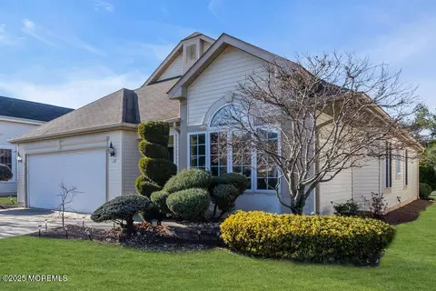 28 Congressional Rd, Jackson, NJ 08527