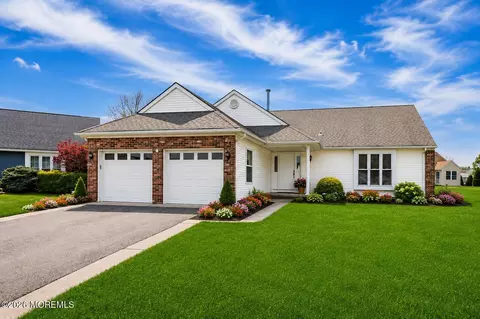 4 Otley Ct, Berkeley, NJ 08721