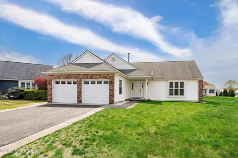 4 Otley Ct, Berkeley, NJ 08721