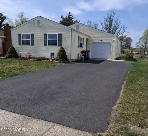 300 Harrington Dr N, Toms River, NJ 08757
