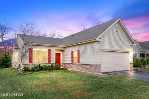 27 Rockland St, Barnegat, NJ 08005