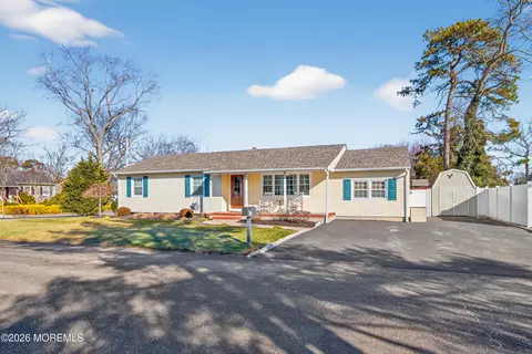 50 Maple St, Beachwood, NJ 08722