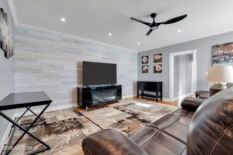500 Deal Lake Dr #5E, Asbury Park, NJ 07712
