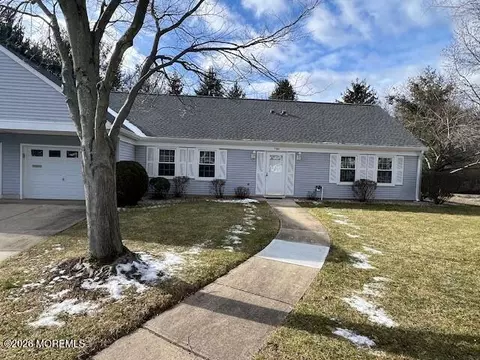 718 Victoria Ct #718A, Monroe, NJ 08831