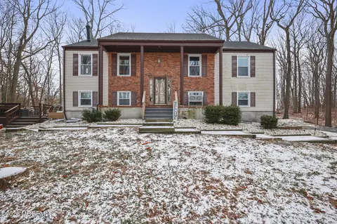 104 Valley Dr, Millstone, NJ 08535