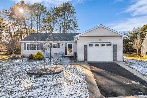 38 Kinkora Ct W, Toms River, NJ 08757