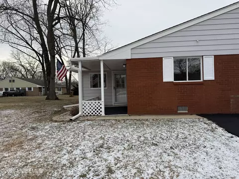 22 C Robin St, Manchester, NJ 08759