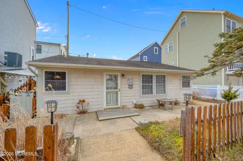 105 Dolphin Dr, Seaside Heights, NJ 08751