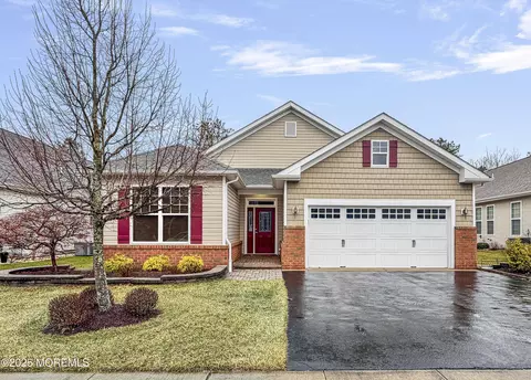 16 Pembroke Dr, Jackson, NJ 08527