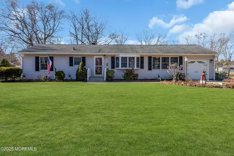 34 Clark Dr, Howell, NJ 07731