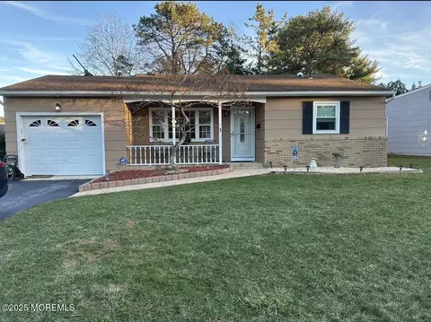 1 Cambridge Ct, Berkeley, NJ 08721