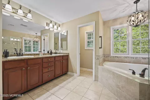 Bath - 7 Trumbull Ct, Jackson, NJ 08527 photo 3 of 8