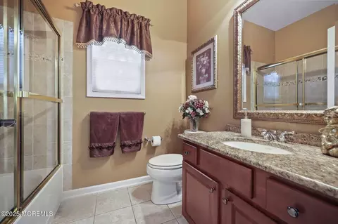 Bath - 7 Trumbull Ct, Jackson, NJ 08527 photo 1 of 8