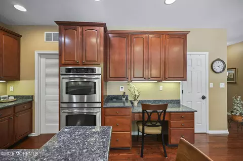 Kitchen - 7 Trumbull Ct, Jackson, NJ 08527 photo 4 of 6