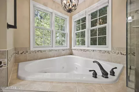 Bath - 7 Trumbull Ct, Jackson, NJ 08527 photo 5 of 8