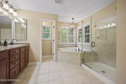 Bath - 7 Trumbull Ct, Jackson, NJ 08527 photo 4 of 8