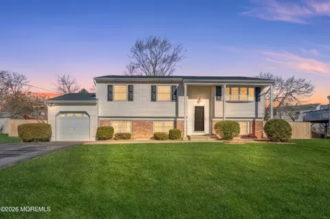 360 Colonial Dr, Toms River, NJ 08753
