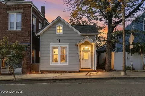 55 E Front St, Keyport, NJ 07735