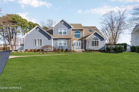 107 Waters Edge Ct, Brick, NJ 08724