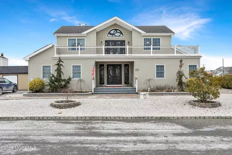 50 Neptune Rd, Toms River, NJ 08753