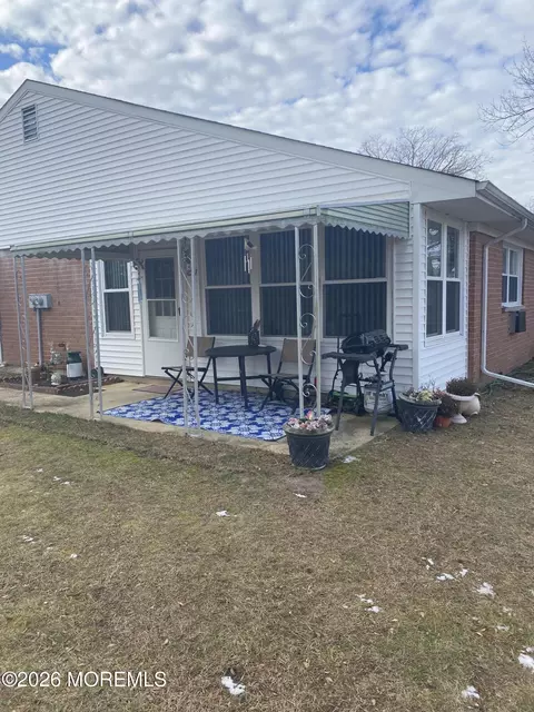 137 D Azalea Dr, Whiting, NJ 08759