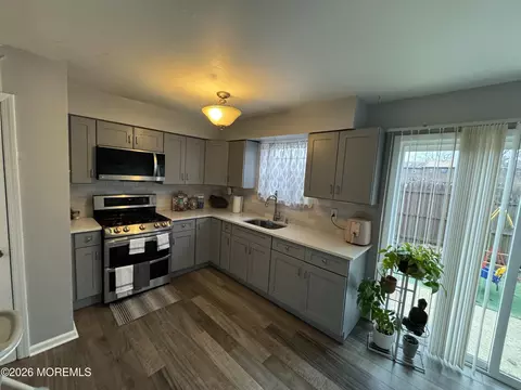 112 Greenwood Loop Rd, Brick, NJ 08723