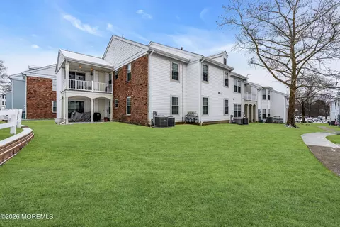 129 Tulip Ln, Freehold, NJ 07728