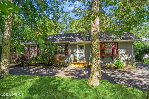 1034 Buccaneer Ln, Manahawkin, NJ 08050
