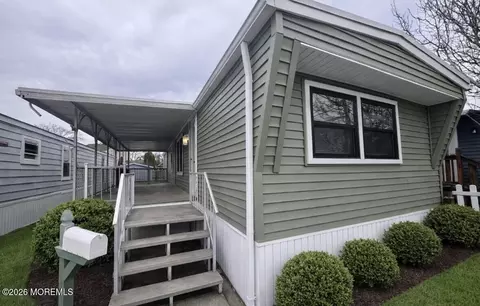 17 Mary Ann Ct, Keansburg, NJ 07734