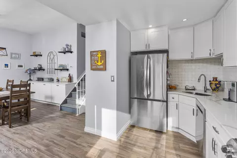 Kitchen - 10 Intervale Rd, Hamilton, NJ 08620 photo 3 of 4